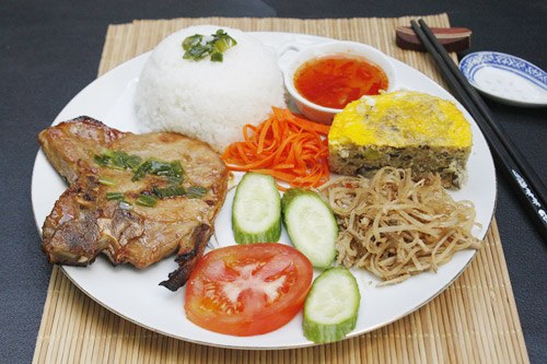 cơm tấm thường được nấu bằng gạo tấm Tài Nguyên rất ngon cơm